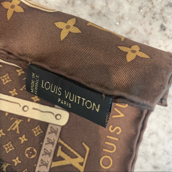 Louis Vuitton Monogram Brown Trunks Silk Square Scarf new without tags! - Picture 5 of 15